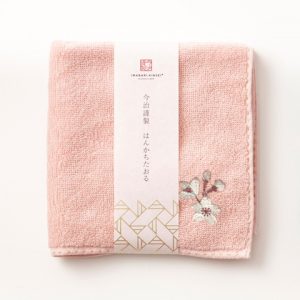 桜の刺繍入りはんかちたおる