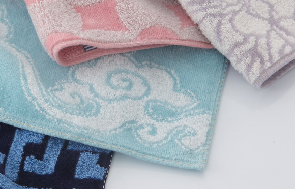 金・銀のさりげないステッチ